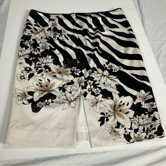 WHITE HOUSE BLACK MARKET SKIRT-SIZE 4 ZEBRA PRINT AND FLOWERS - Picture 10 of 12